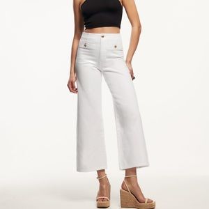 Zara wide leg cropped jeans with front & back pockets in light green never worn